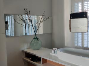 7_bathroom_area_magnolia
